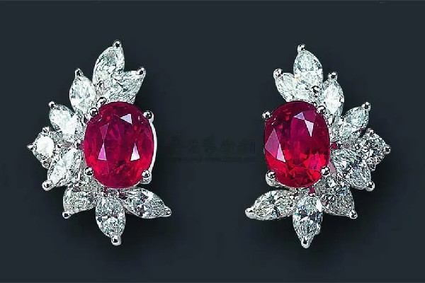 紅寶石怎么辨別真假 紅寶石會有劃痕嗎 紅寶石怎么辨別真假 紅寶石會有劃痕嗎