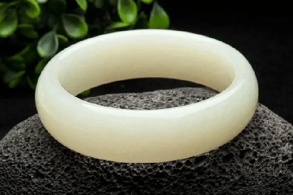 和田玉要怎么養(yǎng)才能透徹 和田玉要泡水嗎