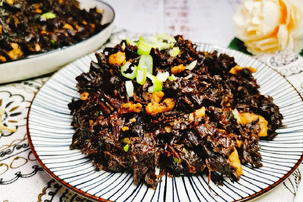 梅干菜和雪里蕻是一種菜嗎 梅干菜和梅菜有區(qū)別嗎 梅干菜和雪里蕻是一種菜嗎 梅干菜和梅菜有區(qū)別嗎