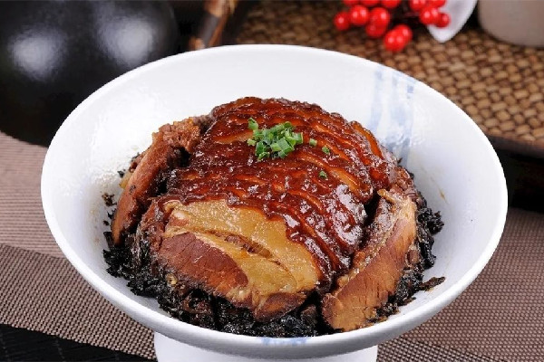 梅菜扣肉蒸的時(shí)候需要用保鮮膜嗎 梅菜扣肉蒸的時(shí)候需要扣盤嗎 梅菜扣肉蒸的時(shí)候需要用保鮮膜嗎 梅菜扣肉蒸的時(shí)候需要扣盤嗎