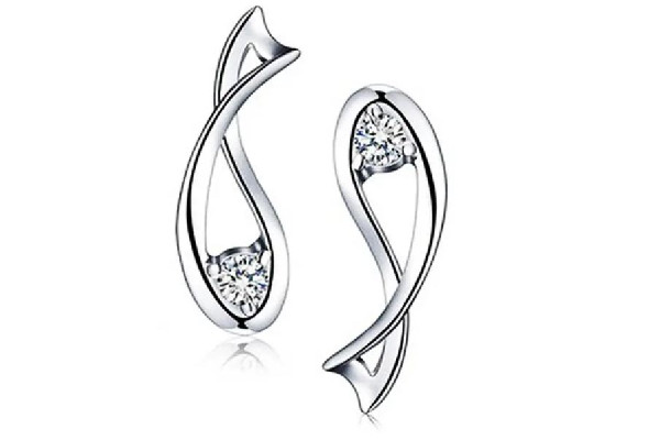 耳釘適合什么臉型的人戴 耳釘適合什么樣的女人 耳釘適合什么臉型的人戴 耳釘適合什么樣的女人