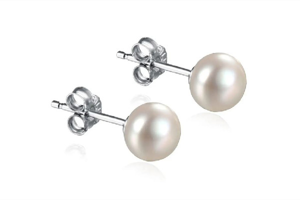 耳釘后面的塞子去不掉怎么辦 耳釘要每天取下來(lái)嗎