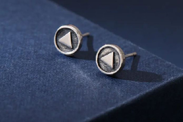 耳釘買925銀好還是999好 耳釘買什么材質(zhì)的好 耳釘買925銀好還是999好 耳釘買什么材質(zhì)的好