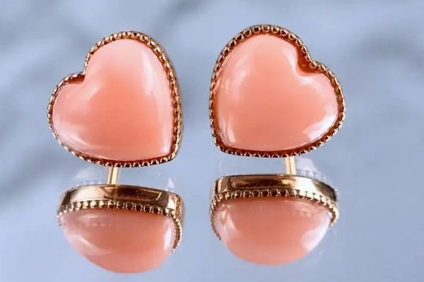 耳釘戴到一半戴不進去了怎么辦 耳釘戴不進去可以涂紅霉素幫一下嗎 耳釘戴到一半戴不進去了怎么辦 耳釘戴不進去可以涂紅霉素幫一下嗎