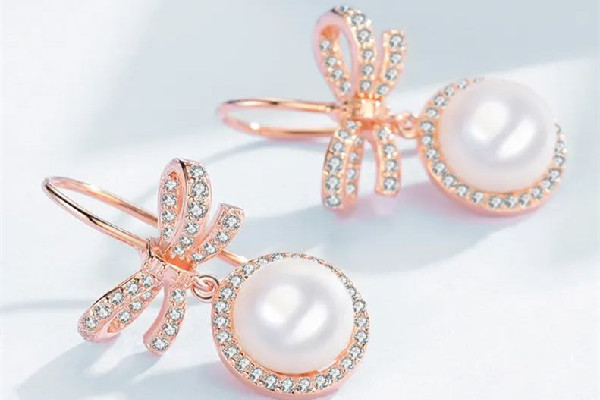 耳釘適合什么臉型的人戴 耳釘適合什么樣的女人 耳釘適合什么臉型的人戴 耳釘適合什么樣的女人