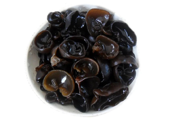 木耳涼拌需要煮熟嗎 木耳涼拌怎么弄好吃 木耳涼拌需要煮熟嗎 木耳涼拌怎么弄好吃