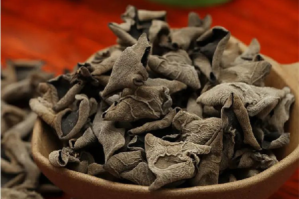 干木耳有霉味還能吃嗎 干木耳有刺鼻的味道怎么回事 干木耳有霉味還能吃嗎 干木耳有刺鼻的味道怎么回事