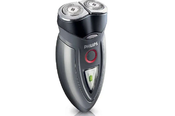 刮胡刀和電動剃須刀哪個好 刮胡刀刮出血怎么辦 刮胡刀和電動剃須刀哪個好 刮胡刀刮出血怎么辦