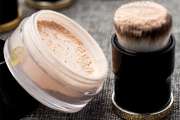 定妝粉的作用與功效 定妝粉可以控油嗎 定妝粉的作用與功效 定妝粉可以控油嗎