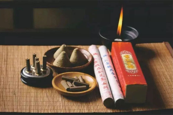 艾灸適合什么體質(zhì)的人 艾灸什么時間做效果最好 艾灸適合什么體質(zhì)的人 艾灸什么時間做效果最好