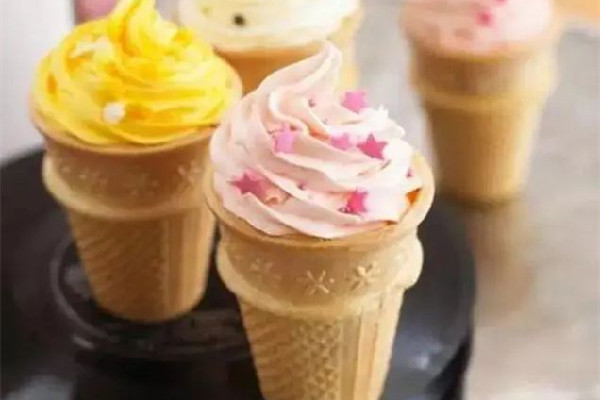 冰淇淋用什么牛奶比較好 冰淇淋怎么做才細(xì)膩柔軟 冰淇淋用什么牛奶比較好 冰淇淋怎么做才細(xì)膩柔軟
