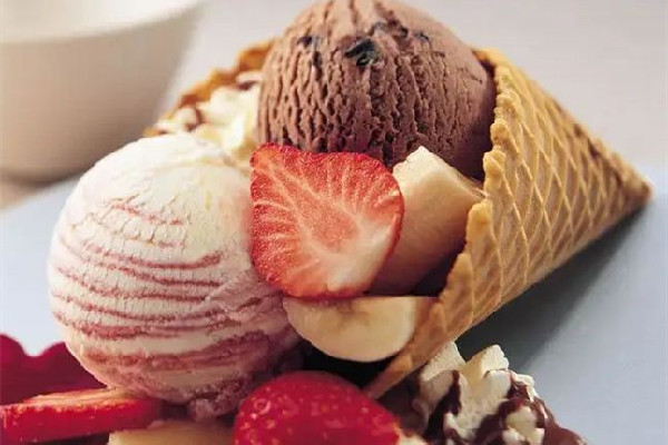 冰淇淋是哪個(gè)國(guó)家發(fā)明的 冰淇淋屬于甜品嗎 冰淇淋是哪個(gè)國(guó)家發(fā)明的 冰淇淋屬于甜品嗎