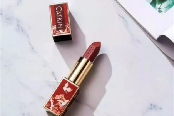 口紅買貴的好還是便宜的好 口紅買多少錢的合適 口紅買貴的好還是便宜的好 口紅買多少錢的合適