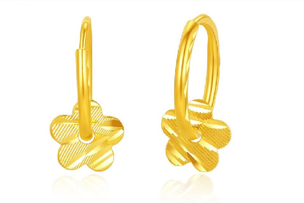 黃金耳釘要光面的還是磨砂的 黃金耳釘買(mǎi)什么牌子的好