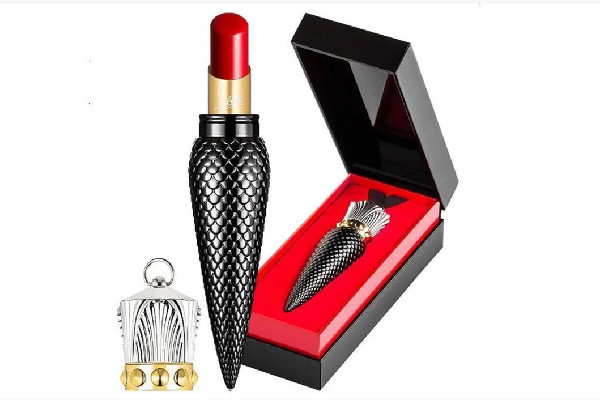 口紅印子弄到衣服上怎么洗 口紅怎么洗掉小竅門 口紅印子弄到衣服上怎么洗 口紅怎么洗掉小竅門