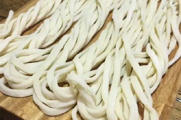 手搟面怎么做勁道不斷 手搟面里放什么更勁道 手搟面怎么做勁道不斷 手搟面里放什么更勁道