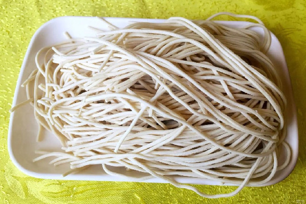 手搟面用什么水和面 手搟面用燙面嗎 手搟面用什么水和面 手搟面用燙面嗎