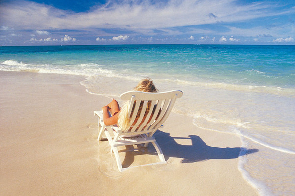 曬背光著背還是穿個(gè)衣服好 曬背穿衣服有效果嗎 曬背光著背還是穿個(gè)衣服好 曬背穿衣服有效果嗎