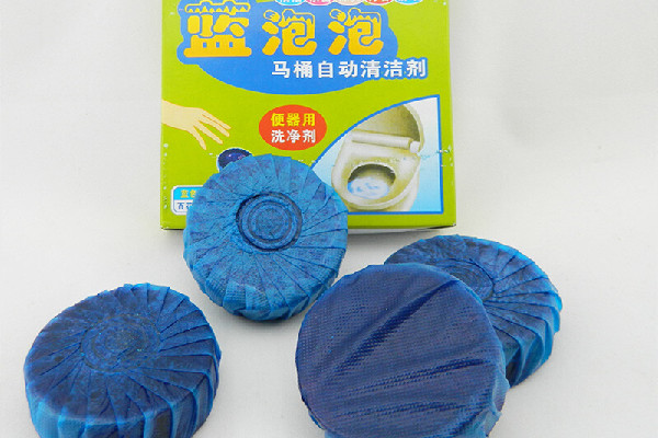 潔廁塊要不要揭下來膜用 潔廁塊的使用方法和注意事項 潔廁塊要不要揭下來膜用 潔廁塊的使用方法和注意事項