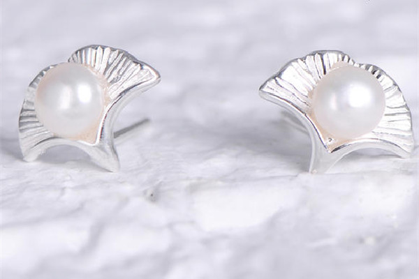 純銀耳釘可以一直戴著嗎 純銀耳釘適合帶著洗澡嗎 純銀耳釘可以一直戴著嗎 純銀耳釘適合帶著洗澡嗎