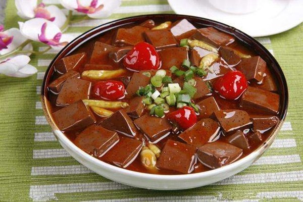 鴨血變質了是什么樣的 鴨血有黑色斑點怎么回事 鴨血變質了是什么樣的 鴨血有黑色斑點怎么回事