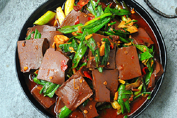 鴨血和什么菜搭配好吃 鴨血炒幾分鐘能熟 鴨血和什么菜搭配好吃 鴨血炒幾分鐘能熟