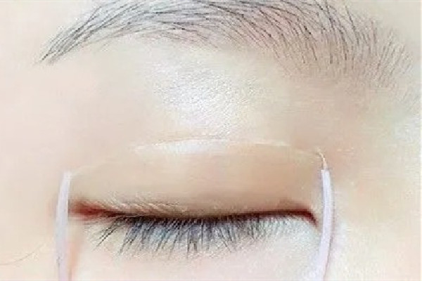 雙眼皮貼為什么撐不起來 雙眼皮貼怎么貼自然而又不顯出來 雙眼皮貼為什么撐不起來 雙眼皮貼怎么貼自然而又不顯出來