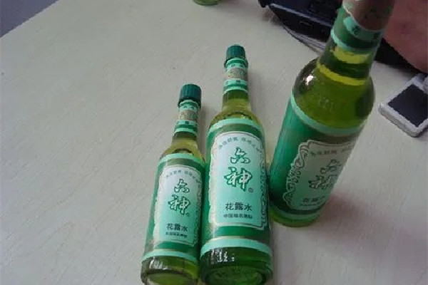 花露水和風(fēng)油精混合在一起有什么作用 花露水可以在封閉空間下使用嗎 花露水和風(fēng)油精混合在一起有什么作用 花露水可以在封閉空間下使用嗎