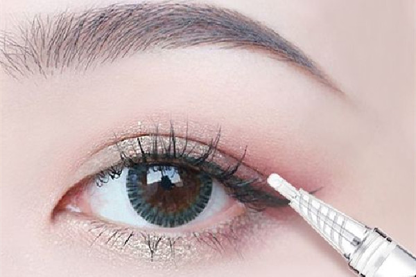 雙眼皮貼為什么撐不起來 雙眼皮貼怎么貼自然而又不顯出來 雙眼皮貼為什么撐不起來 雙眼皮貼怎么貼自然而又不顯出來