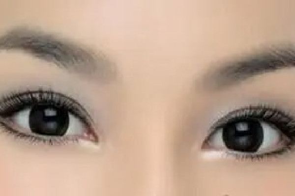 雙眼皮貼是妝前貼還是妝后貼好 雙眼皮貼是涂粉底之前貼嗎 雙眼皮貼是妝前貼還是妝后貼好 雙眼皮貼是涂粉底之前貼嗎