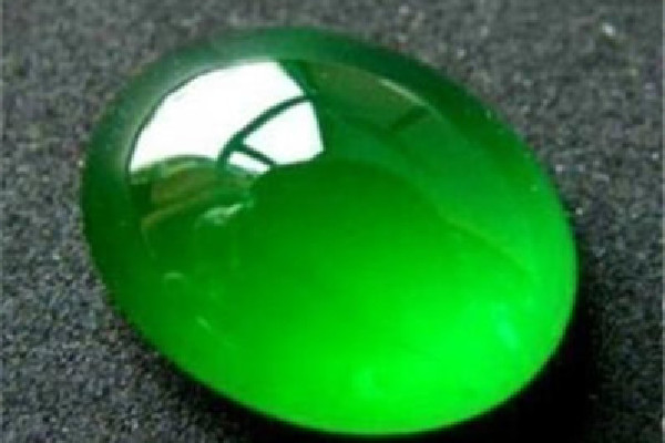 帝王綠翡翠手鐲價(jià)格多少 帝王綠翡翠有收藏價(jià)值嗎 帝王綠翡翠手鐲價(jià)格多少 帝王綠翡翠有收藏價(jià)值嗎