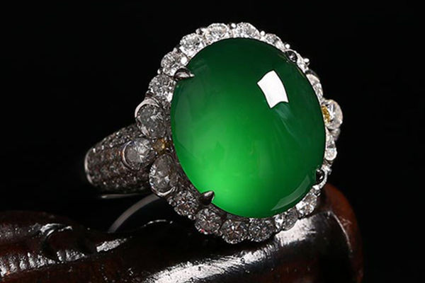 帝王綠翡翠怎么保養(yǎng) 帝王綠翡翠為什么那么貴 帝王綠翡翠怎么保養(yǎng) 帝王綠翡翠為什么那么貴