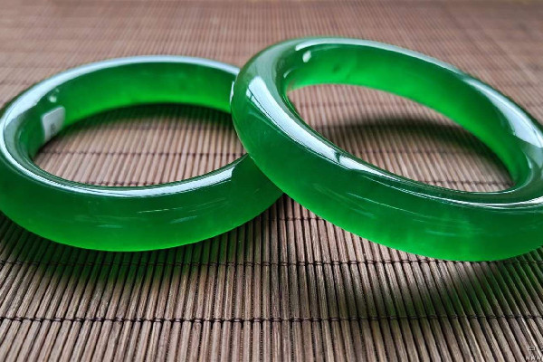 帝王綠翡翠怎么保養(yǎng) 帝王綠翡翠為什么那么貴 帝王綠翡翠怎么保養(yǎng) 帝王綠翡翠為什么那么貴