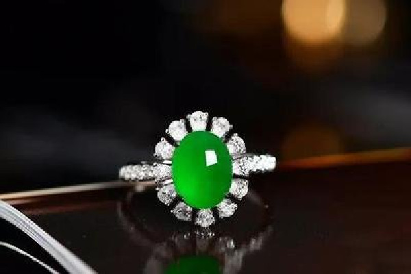 帝王綠翡翠手鐲價(jià)格多少 帝王綠翡翠有收藏價(jià)值嗎 帝王綠翡翠手鐲價(jià)格多少 帝王綠翡翠有收藏價(jià)值嗎