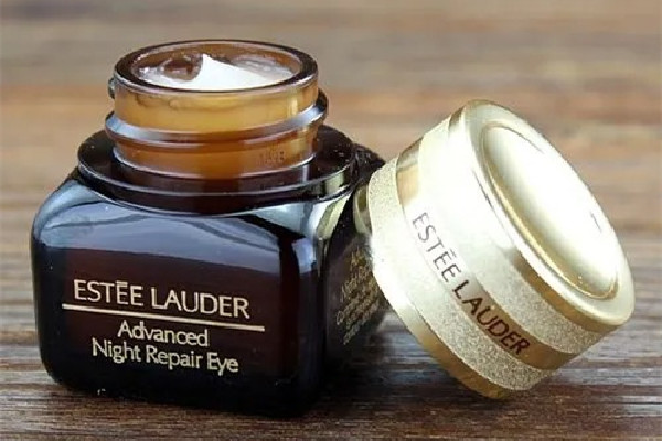 眼霜沒開封過期了還能用嗎 眼霜放冰箱好還是常溫好 眼霜沒開封過期了還能用嗎 眼霜放冰箱好還是常溫好