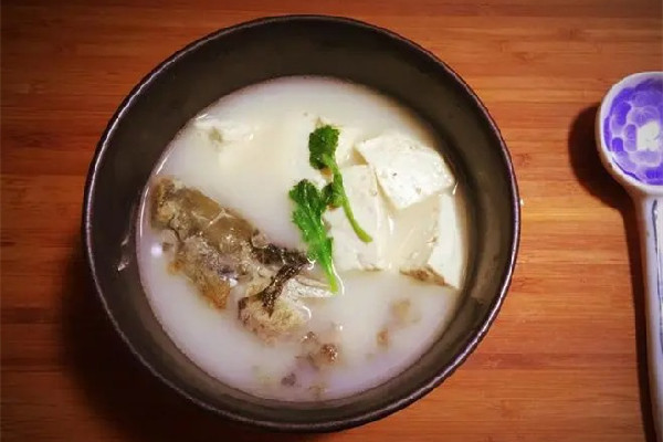 鯽魚湯要燉多久最好 鯽魚湯要用開水嗎 鯽魚湯要燉多久最好 鯽魚湯要用開水嗎