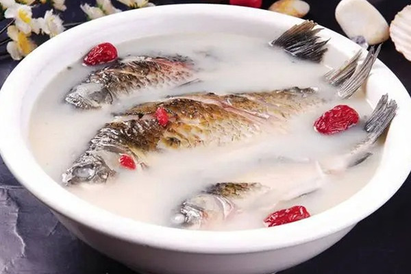 鯽魚湯有腥味怎么去除 鯽魚湯怎么做既沒(méi)有腥味又鮮 鯽魚湯有腥味怎么去除 鯽魚湯怎么做既沒(méi)有腥味又鮮