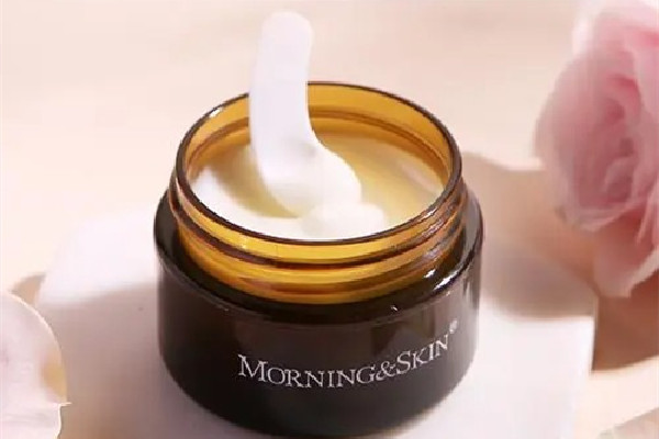 眼霜用了有灼燒感是怎么回事 眼霜不合適會(huì)出現(xiàn)哪些癥狀