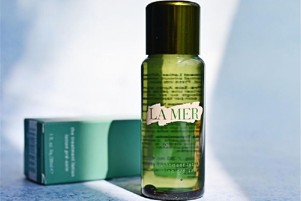 海藍之謎精華水的正確使用方法 海藍之謎精華水用之前需要搖一搖嗎 海藍之謎精華水的正確使用方法 海藍之謎精華水用之前需要搖一搖嗎