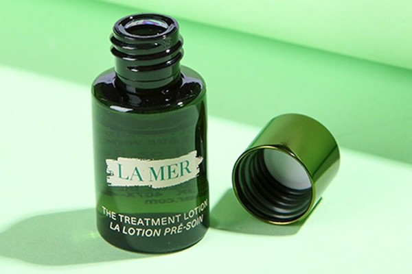 海藍(lán)之謎精粹水的功效 海藍(lán)之謎精粹水可以濕敷嗎 海藍(lán)之謎精粹水的功效 海藍(lán)之謎精粹水可以濕敷嗎