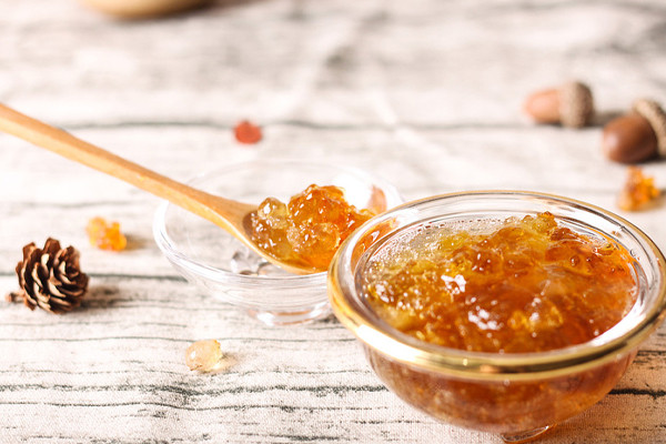 桃膠可以從樹(shù)上摘下直接吃嗎 桃膠怎么煮好吃又營(yíng)養(yǎng) 桃膠可以從樹(shù)上摘下直接吃嗎 桃膠怎么煮好吃又營(yíng)養(yǎng)