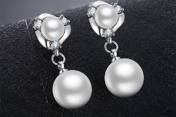 打耳洞后多久可以自由戴耳飾 打耳洞換塑料棒好嗎 打耳洞后多久可以自由戴耳飾 打耳洞換塑料棒好嗎