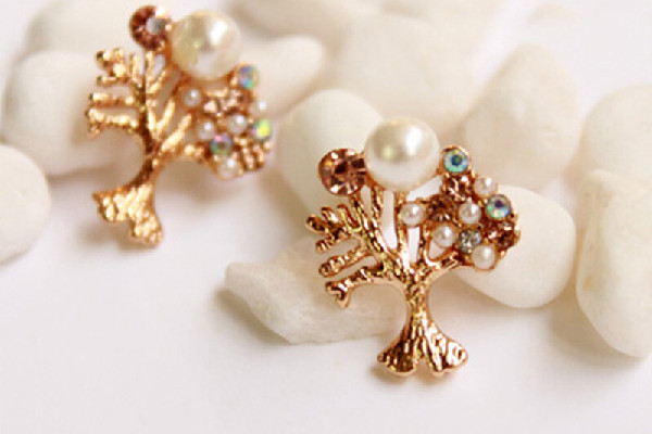 打耳洞后多久可以自由戴耳飾 打耳洞換塑料棒好嗎 打耳洞后多久可以自由戴耳飾 打耳洞換塑料棒好嗎