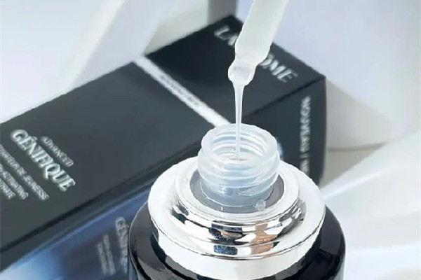 蘭蔻小黑瓶為什么用了臉上有點(diǎn)刺痛 蘭蔻小黑瓶對肌膚有刺激嗎 蘭蔻小黑瓶為什么用了臉上有點(diǎn)刺痛 蘭蔻小黑瓶對肌膚有刺激嗎