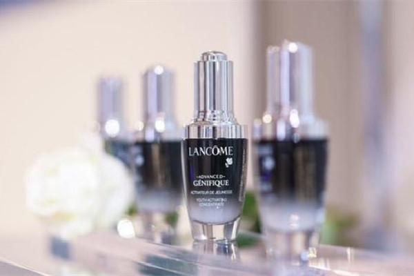 蘭蔻小黑瓶為什么用了臉上有點(diǎn)刺痛 蘭蔻小黑瓶對肌膚有刺激嗎 蘭蔻小黑瓶為什么用了臉上有點(diǎn)刺痛 蘭蔻小黑瓶對肌膚有刺激嗎