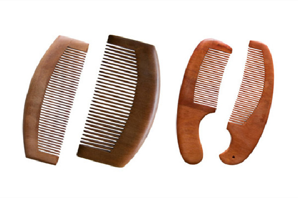 檀木梳子和牛角梳哪個(gè)對(duì)身體更好 檀木梳子的功效和作用 檀木梳子和牛角梳哪個(gè)對(duì)身體更好 檀木梳子的功效和作用