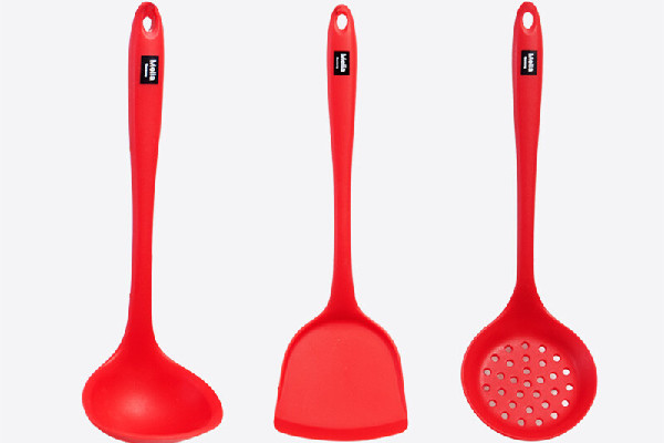 硅膠鍋鏟對人體有害嗎 硅膠鍋鏟和木鏟哪個好 硅膠鍋鏟對人體有害嗎 硅膠鍋鏟和木鏟哪個好