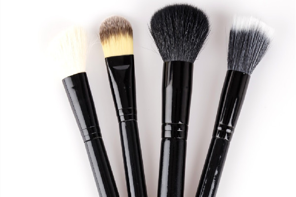 化妝刷買回來第一次使用需要清洗嗎 化妝刷用什么清洗 化妝刷買回來第一次使用需要清洗嗎 化妝刷用什么清洗