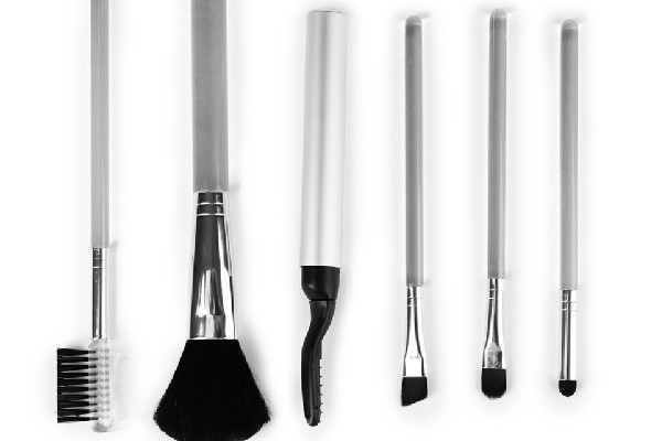 化妝刷買回來第一次使用需要清洗嗎 化妝刷用什么清洗 化妝刷買回來第一次使用需要清洗嗎 化妝刷用什么清洗