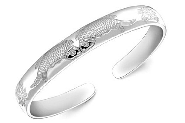 純銀手鐲戴左手好還是右手 純銀手鐲戴著對身體好嗎